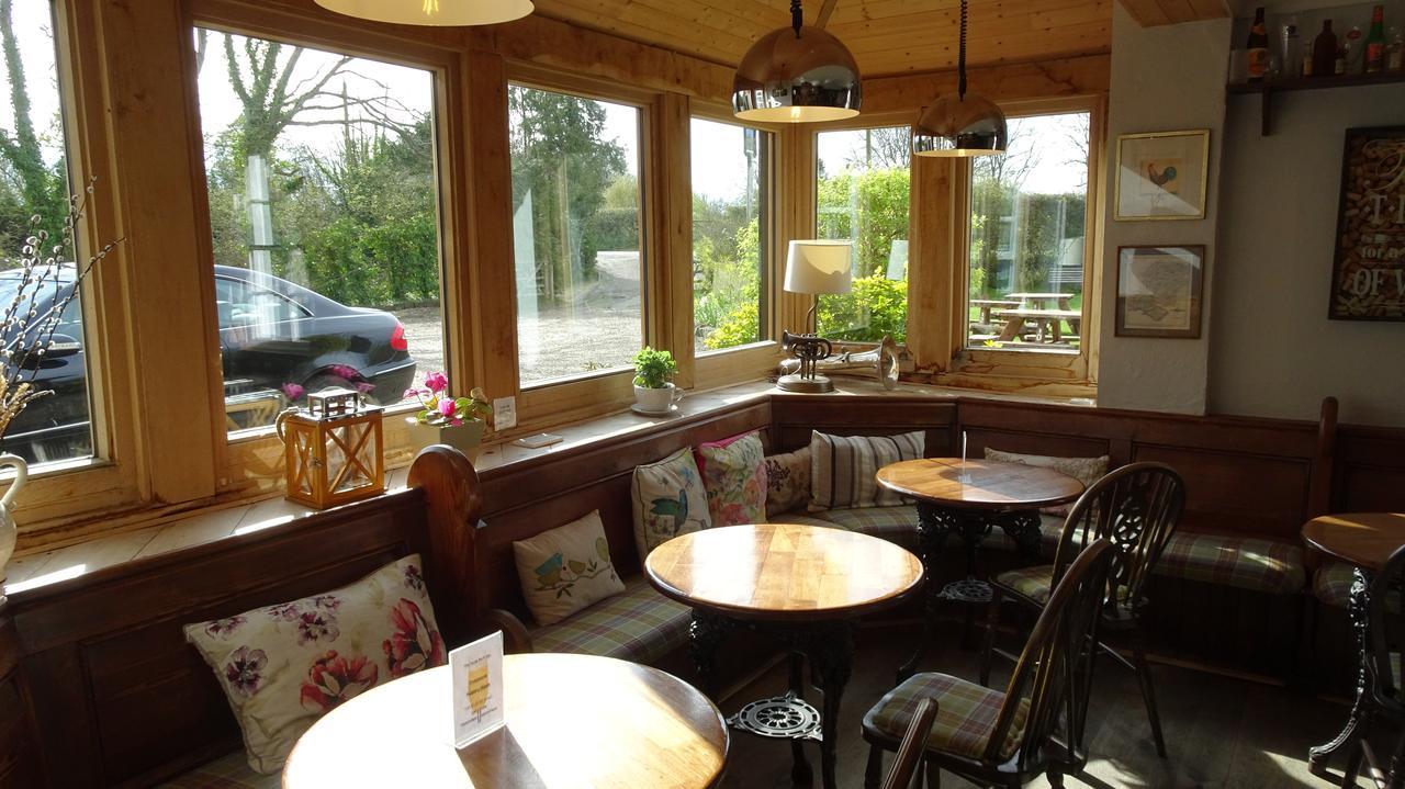 The Furze Bush Inn Newbury  Exteriör bild